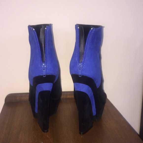 Platformed “Velvet” Ankle Boot, size 7.5 - Picture 5 of 7
